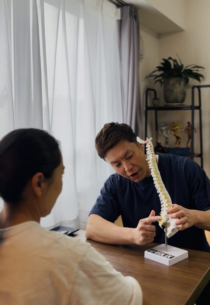 骨格模型での説明する写真